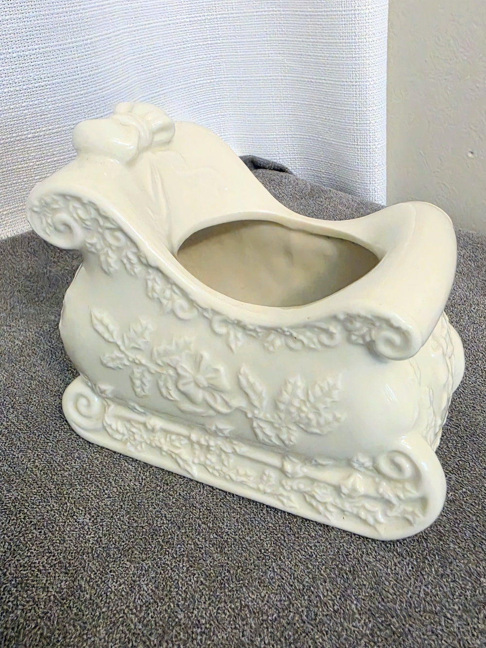 Christmas Sleigh Floral Container New Holland Embossed Porcelain 1997 Holiday